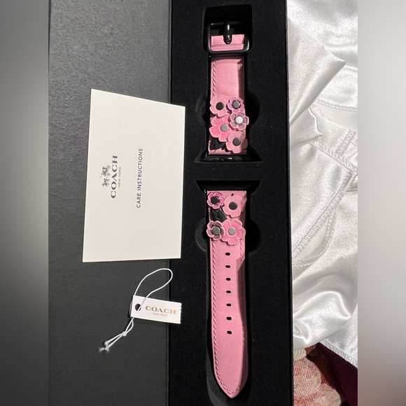 Coach Leather Tea Rose Apple Watch Strap PINK - Picture 3 of 4